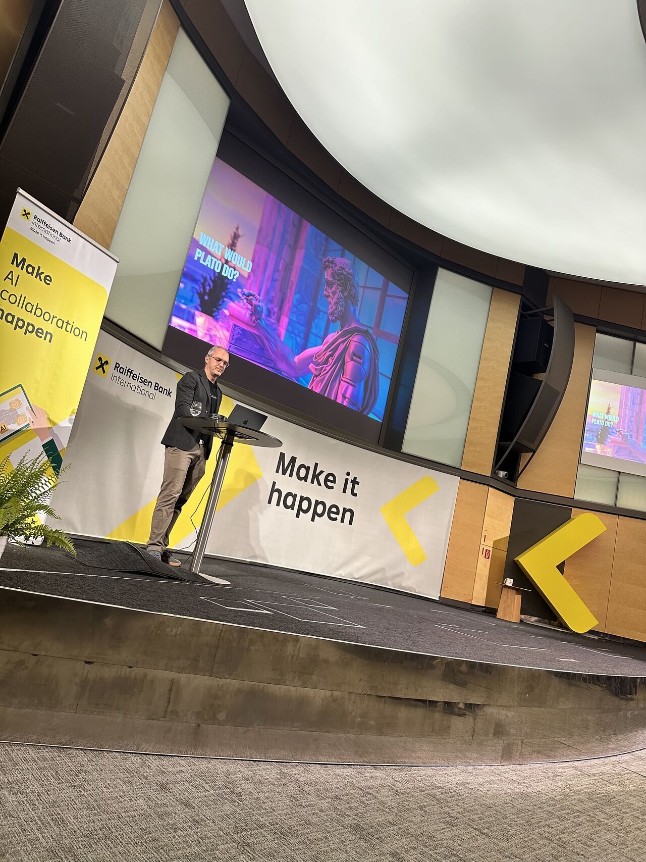 Andreas Fraunberger delivering a keynote at Raiffeisen Bank International, 2024